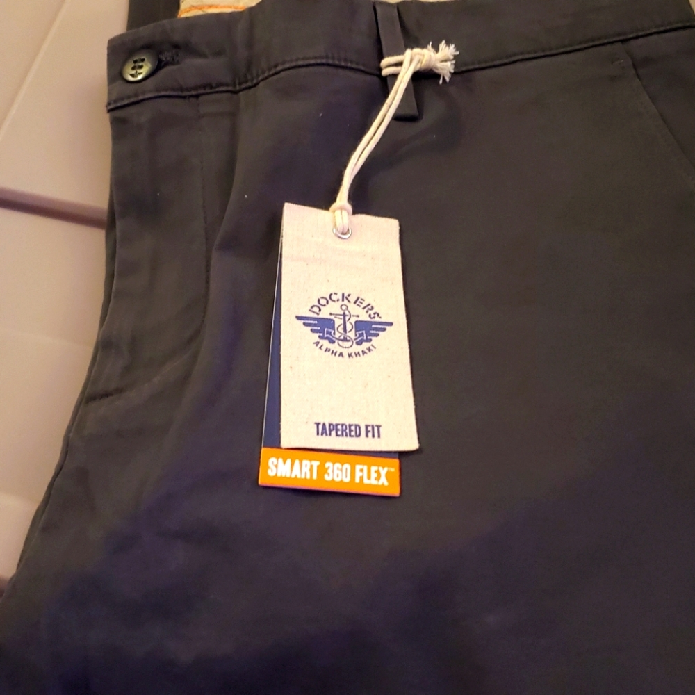 Brand new men's dockers pants size 38x32